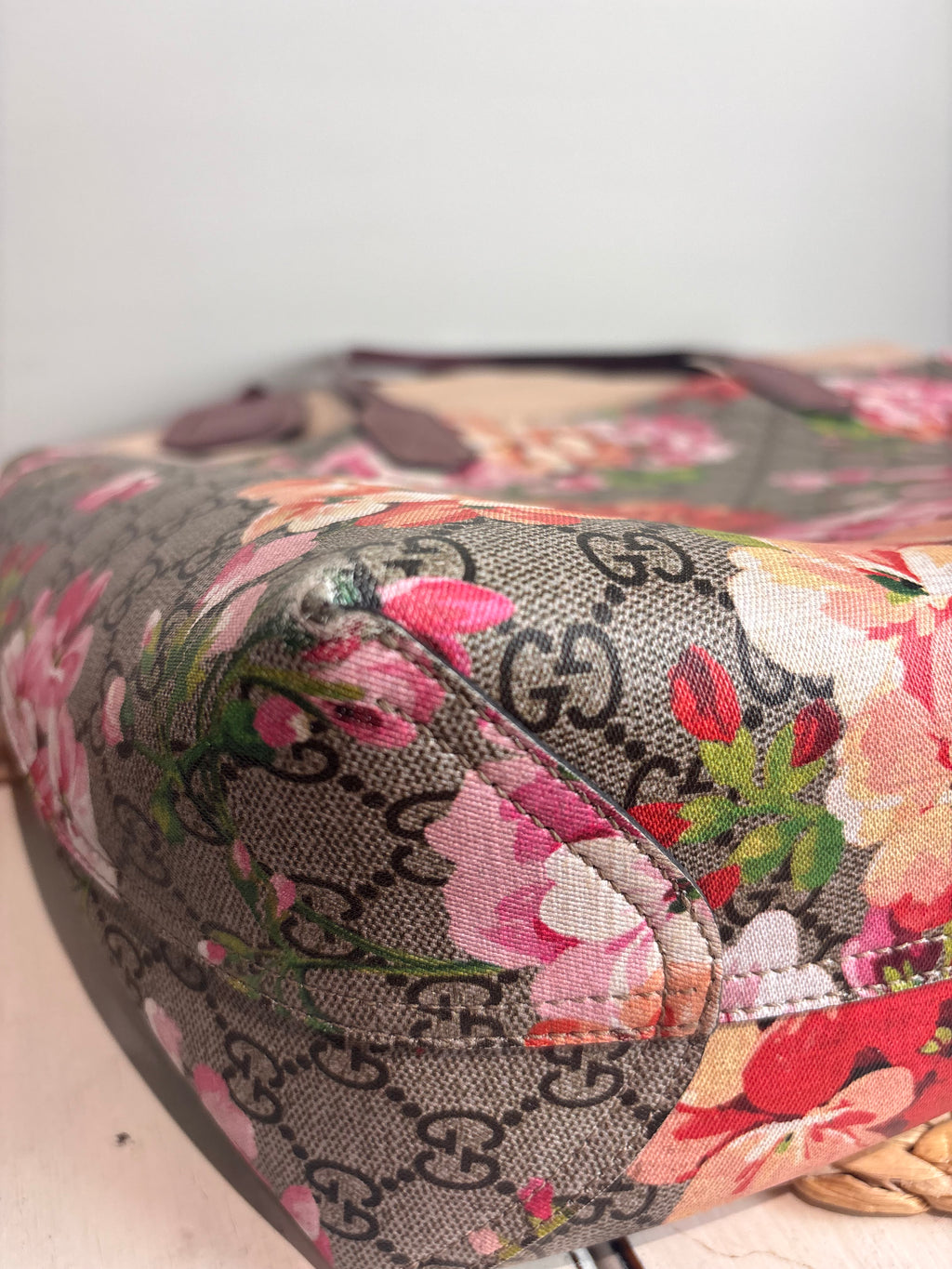GUCCI GG Supreme Blooms Print Reversible Tote