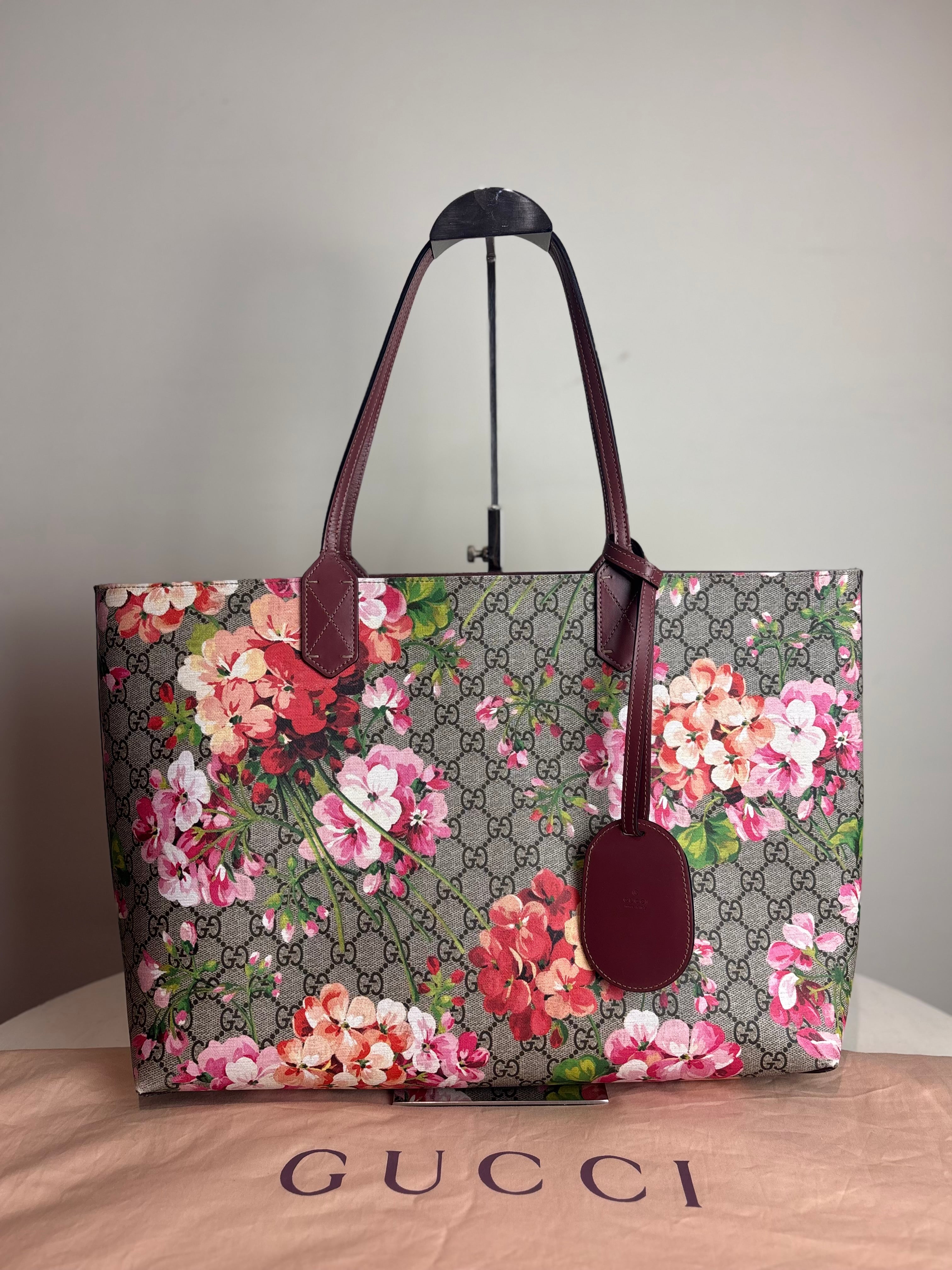 GUCCI GG Supreme Blooms Print Reversible Tote