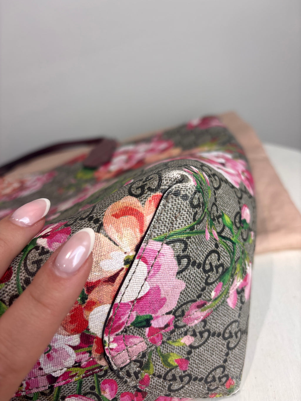 GUCCI GG Supreme Blooms Print Reversible Tote