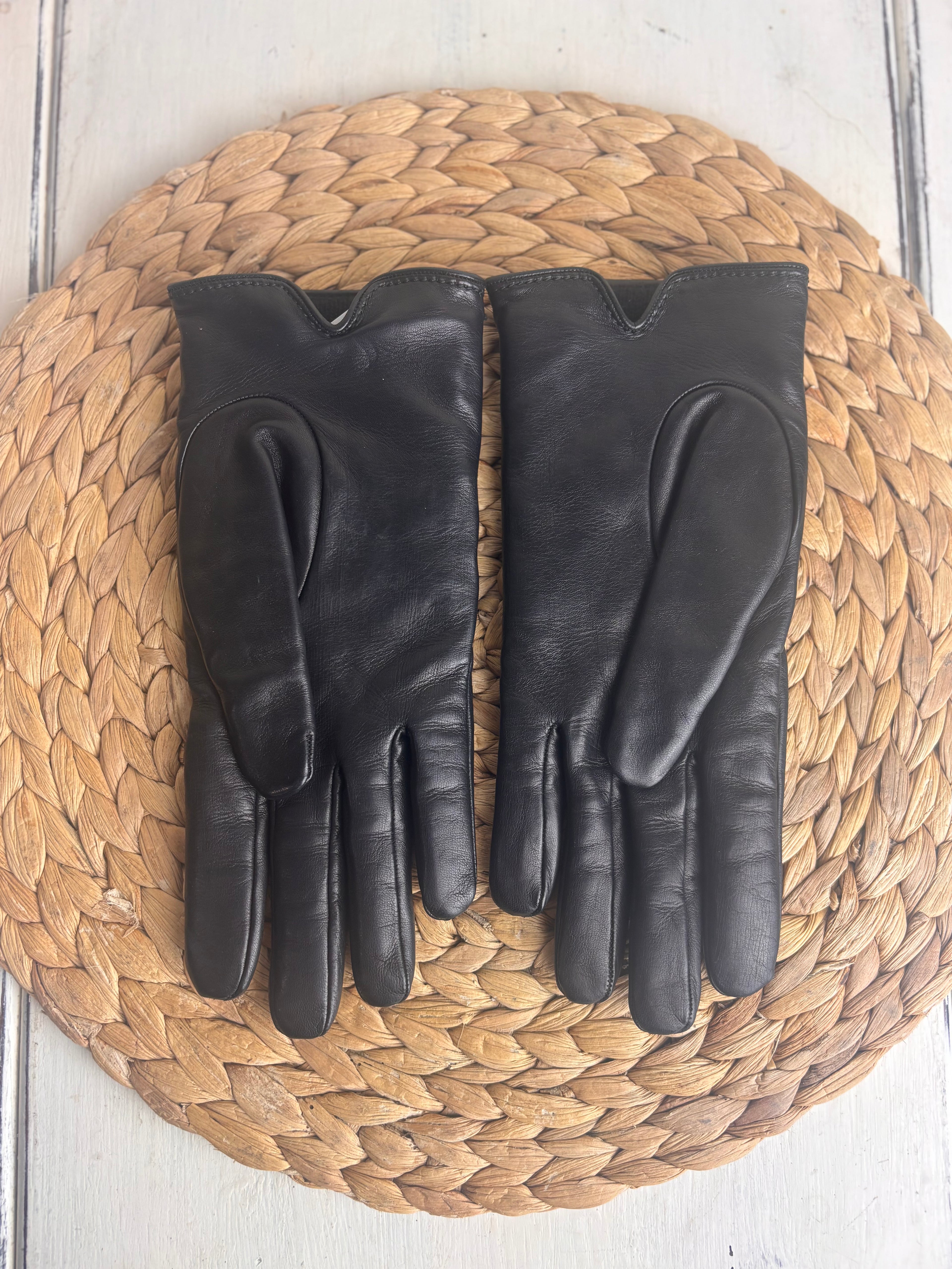 GUCCI GG Maramont Chevron Leather Gloves