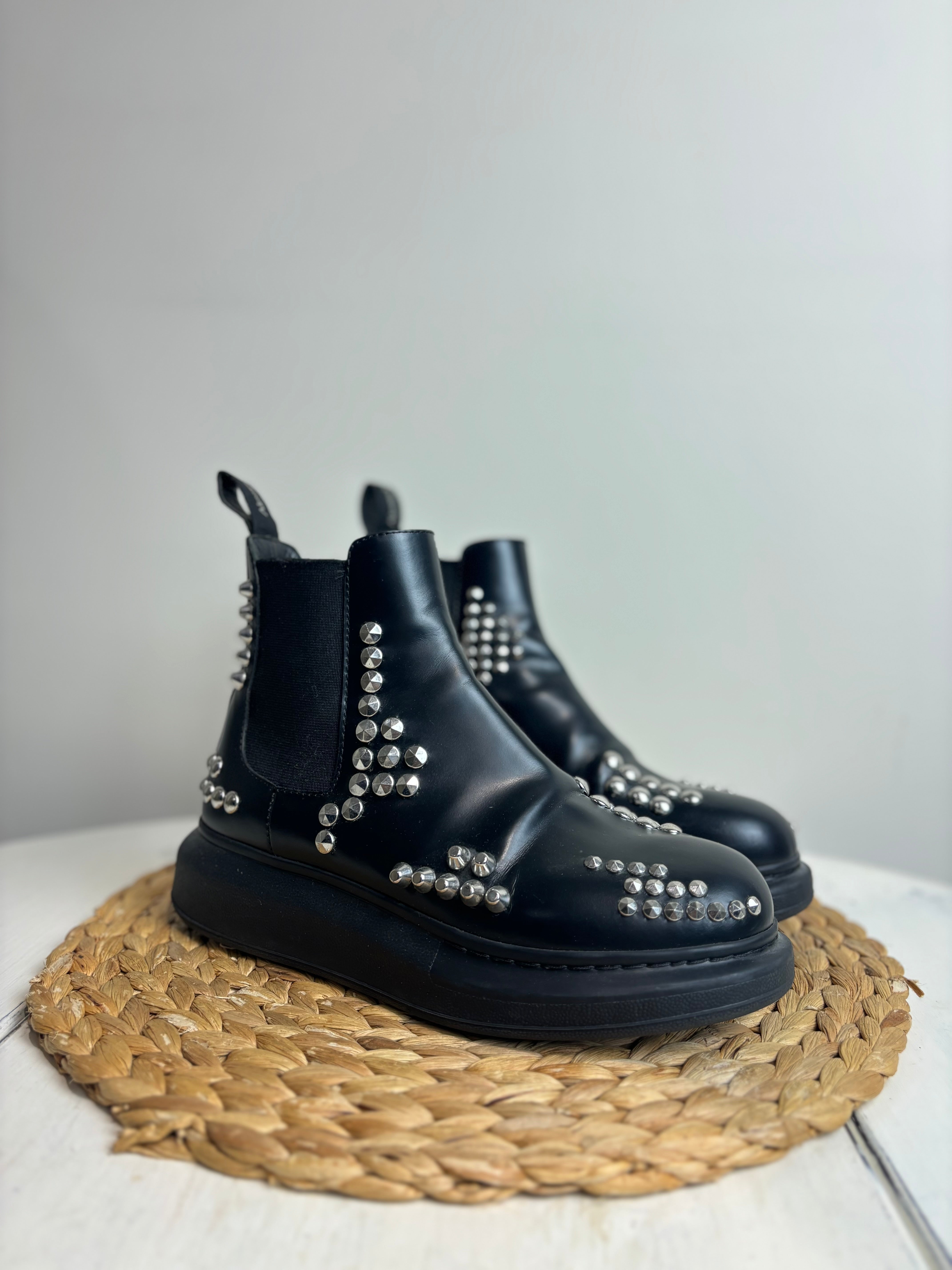 靴 ALEXANDER McQUEEN 00's Button Boots Alexander McQueen Studded Chelsea Boots – The Ilkley Dress Agency