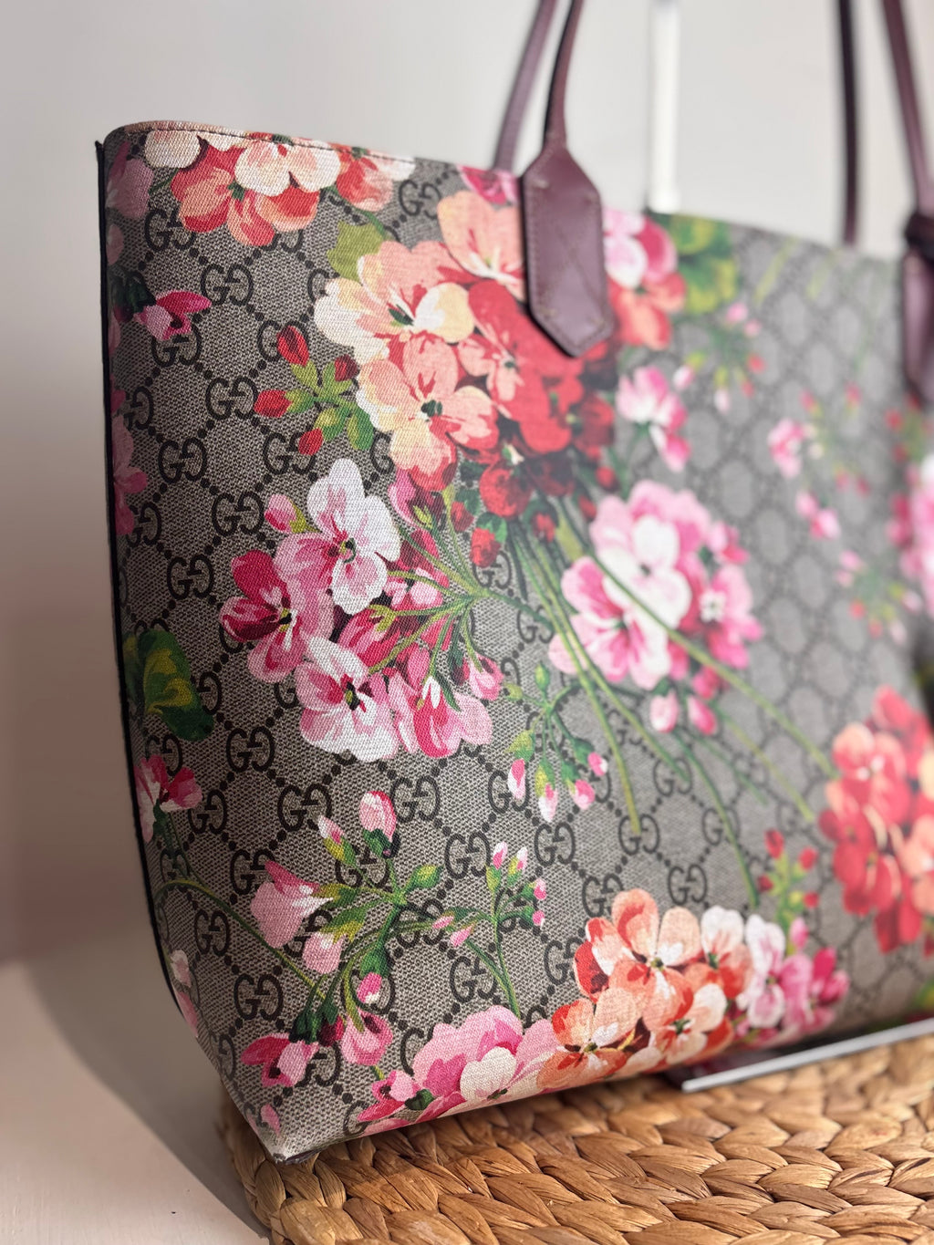 GUCCI GG Supreme Blooms Print Reversible Tote