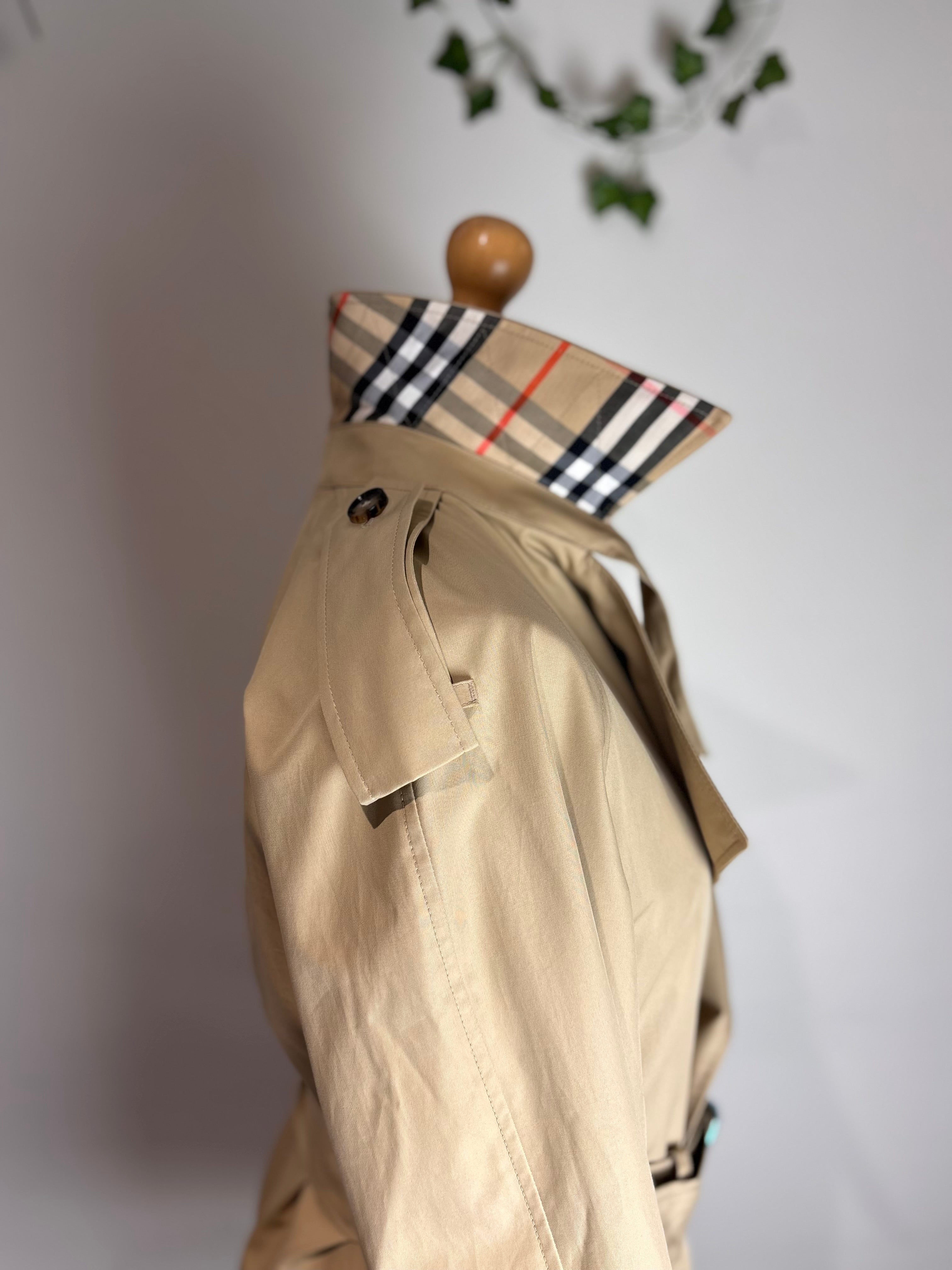 Burberry Flaxen Belted Short Trench Coat