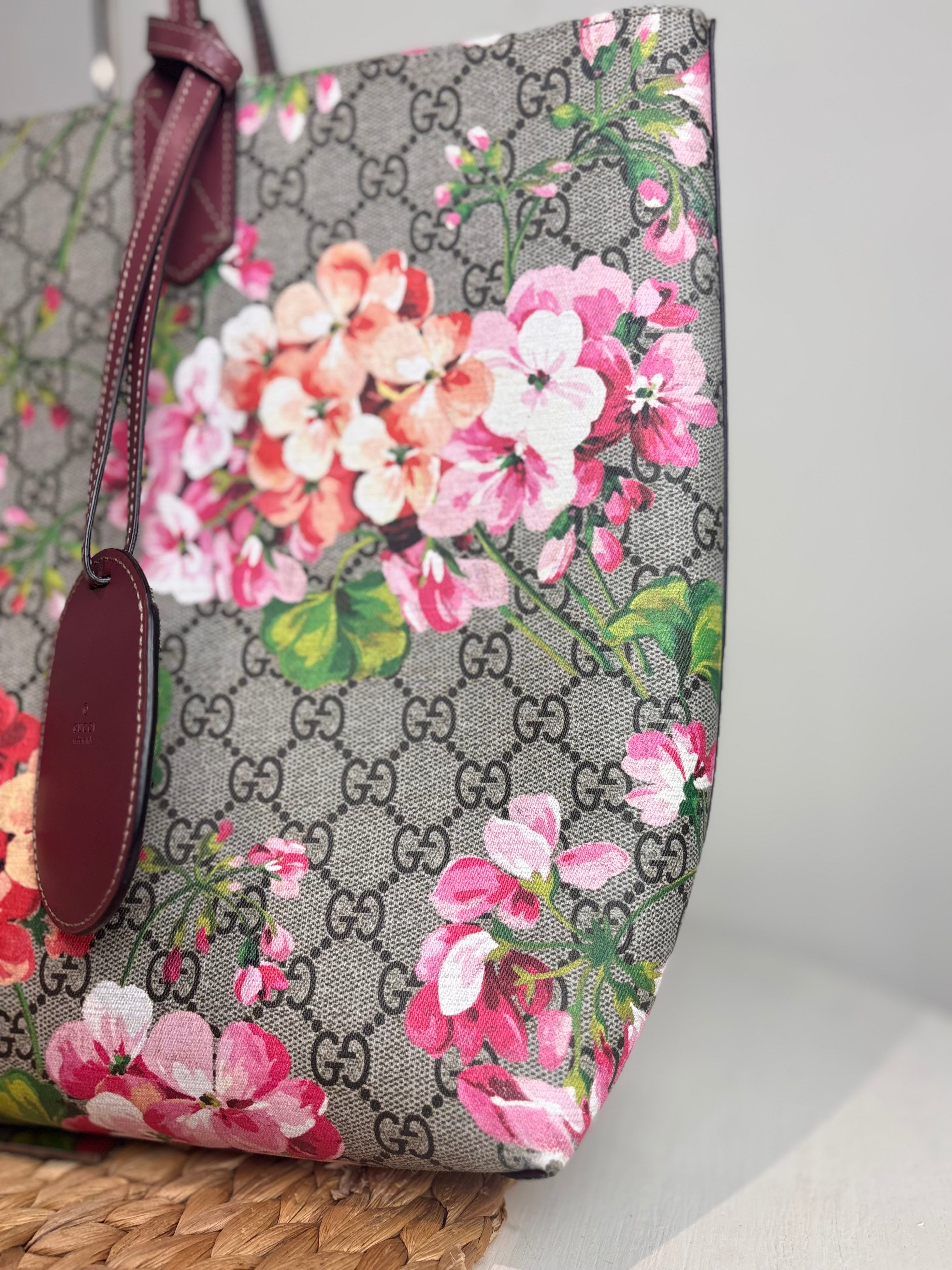 GUCCI GG Supreme Blooms Print Reversible Tote