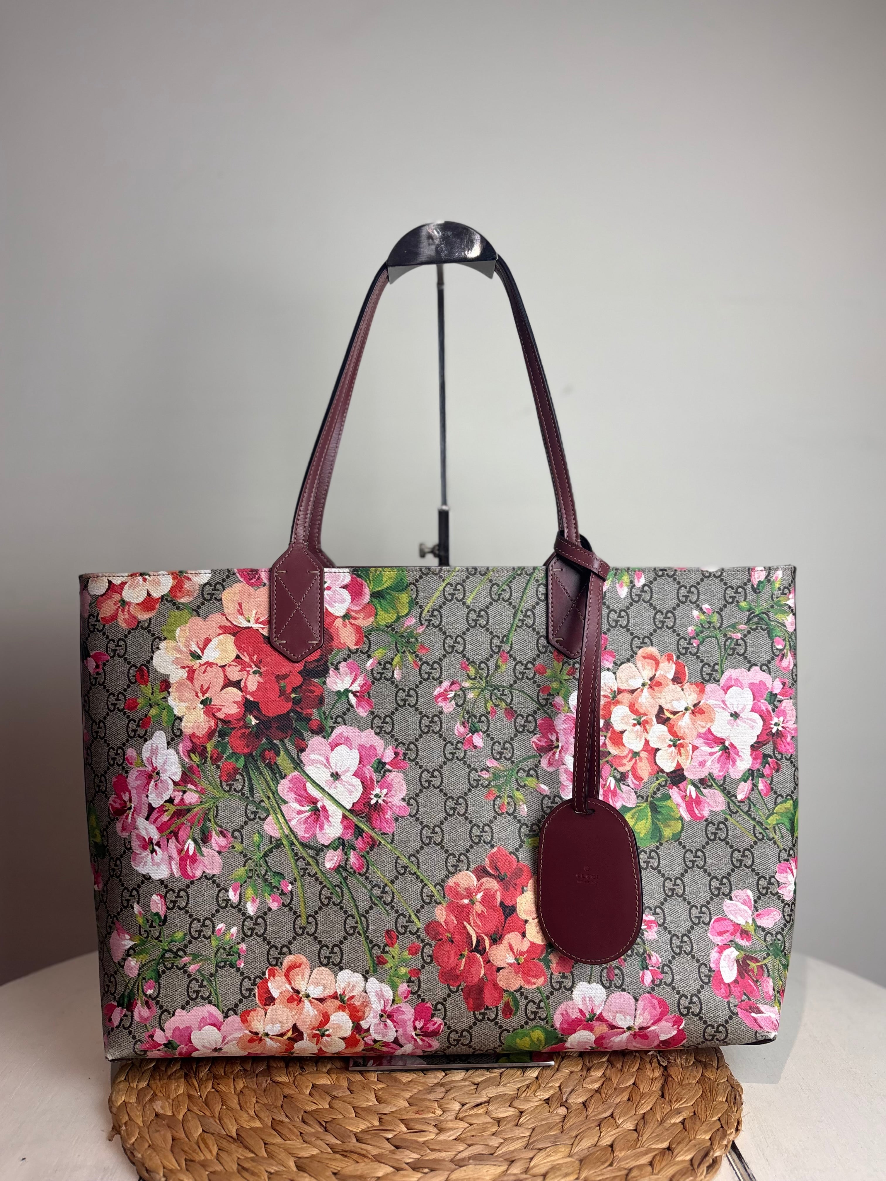 GUCCI GG Supreme Blooms Print Reversible Tote