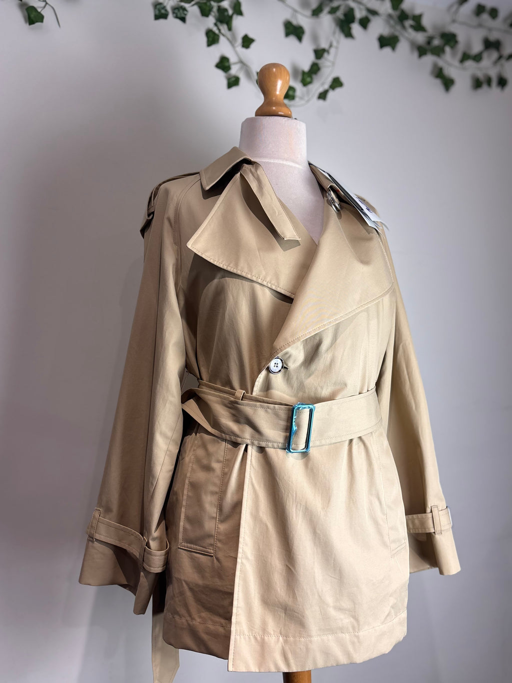 Burberry Flaxen Belted Short Trench Coat