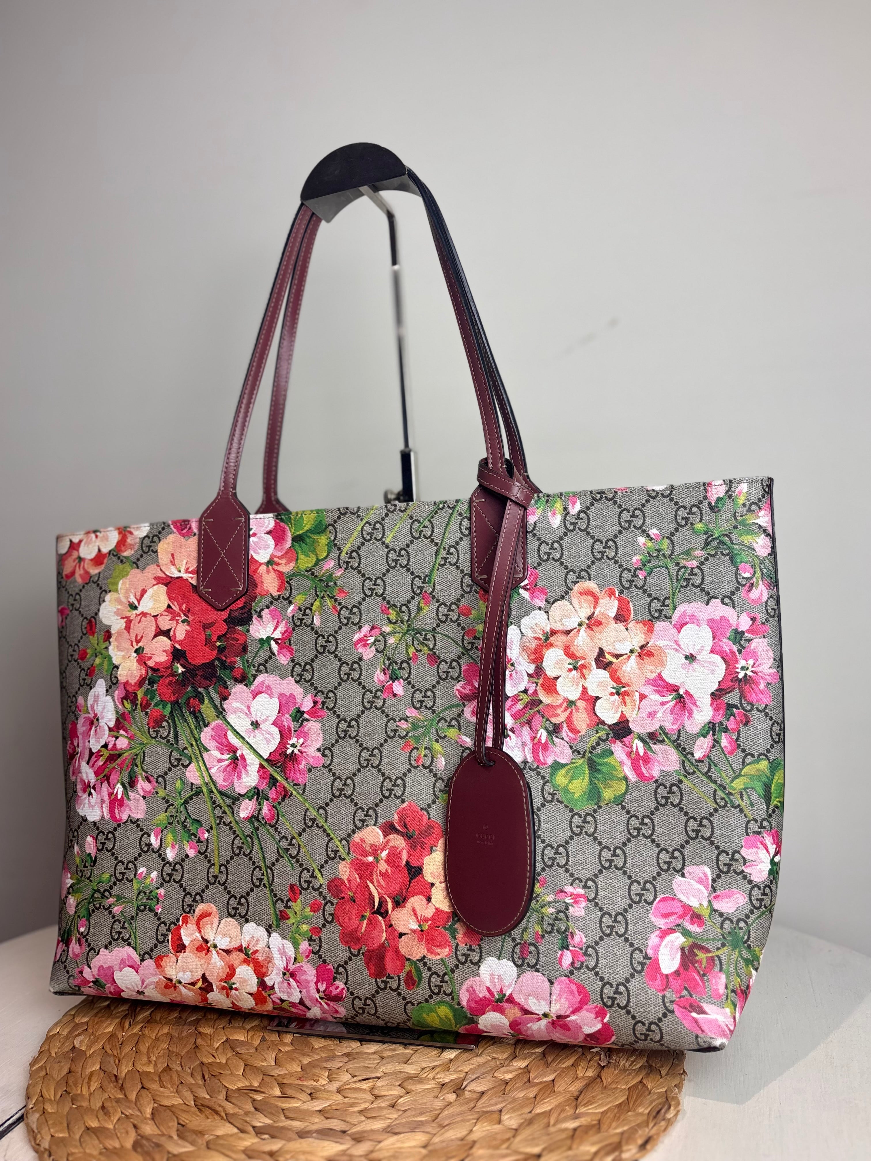GUCCI GG Supreme Blooms Print Reversible Tote