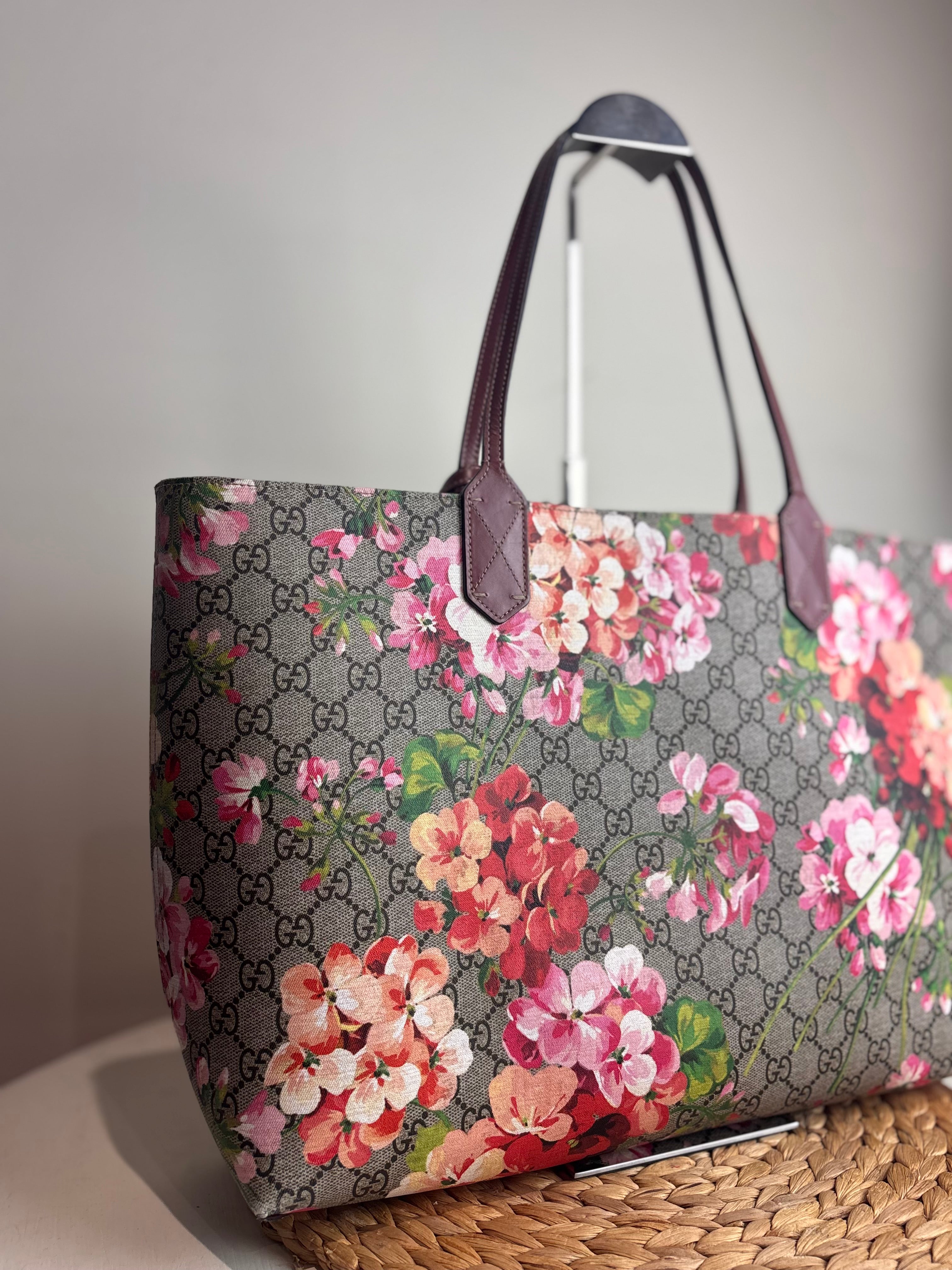 GUCCI GG Supreme Blooms Print Reversible Tote