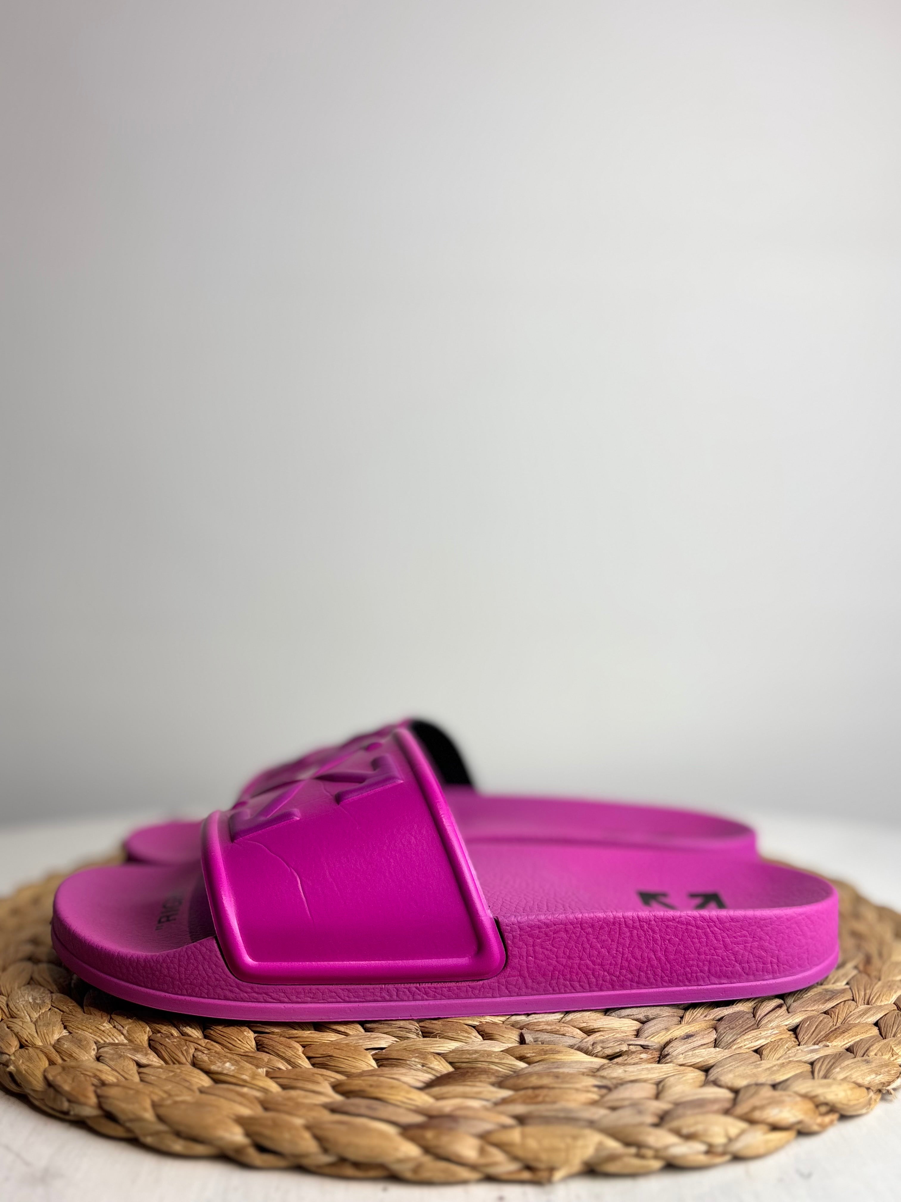 Off-White Arrow Logo Embossed Fuchsia Slides