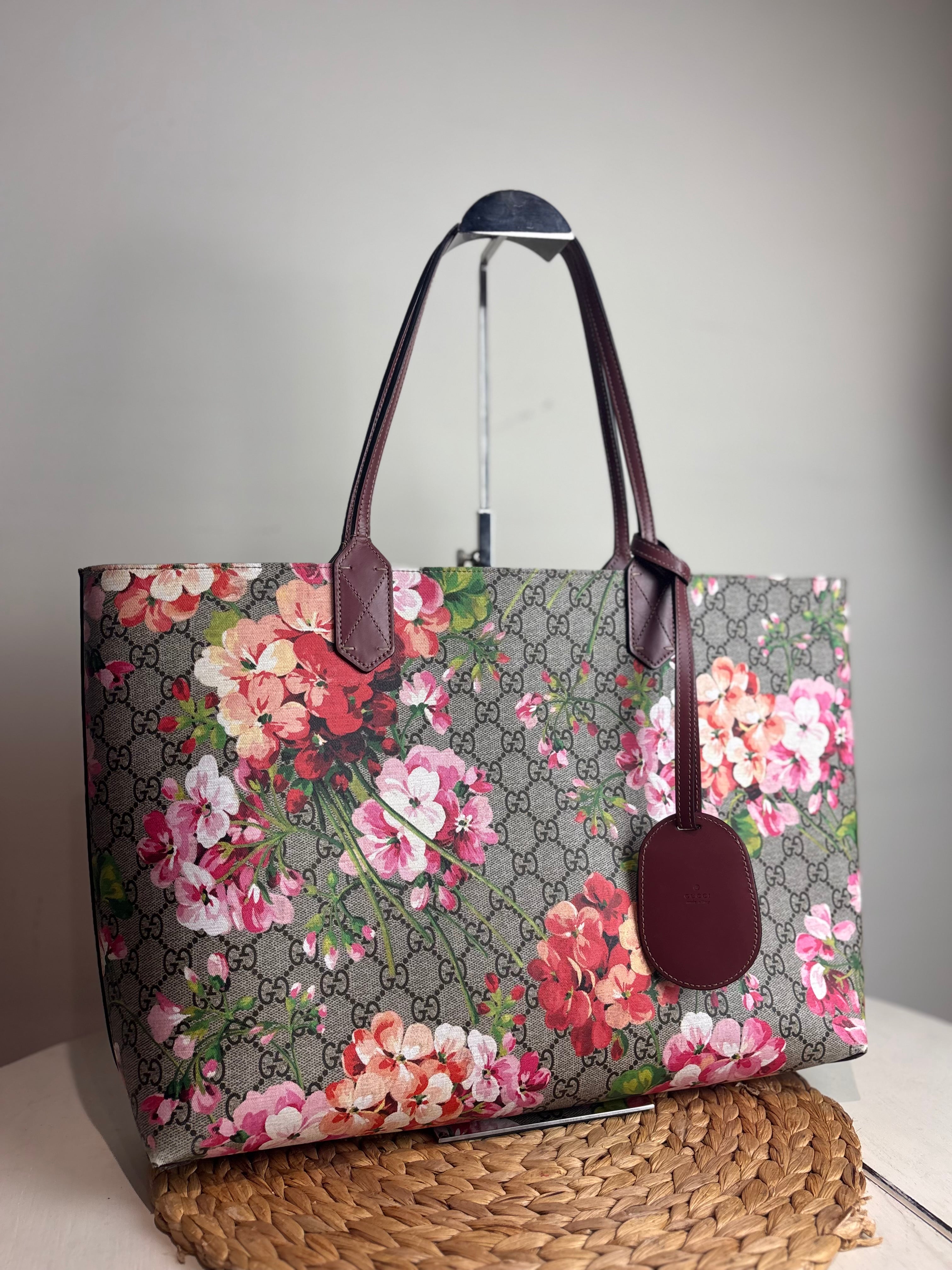 GUCCI GG Supreme Blooms Print Reversible Tote
