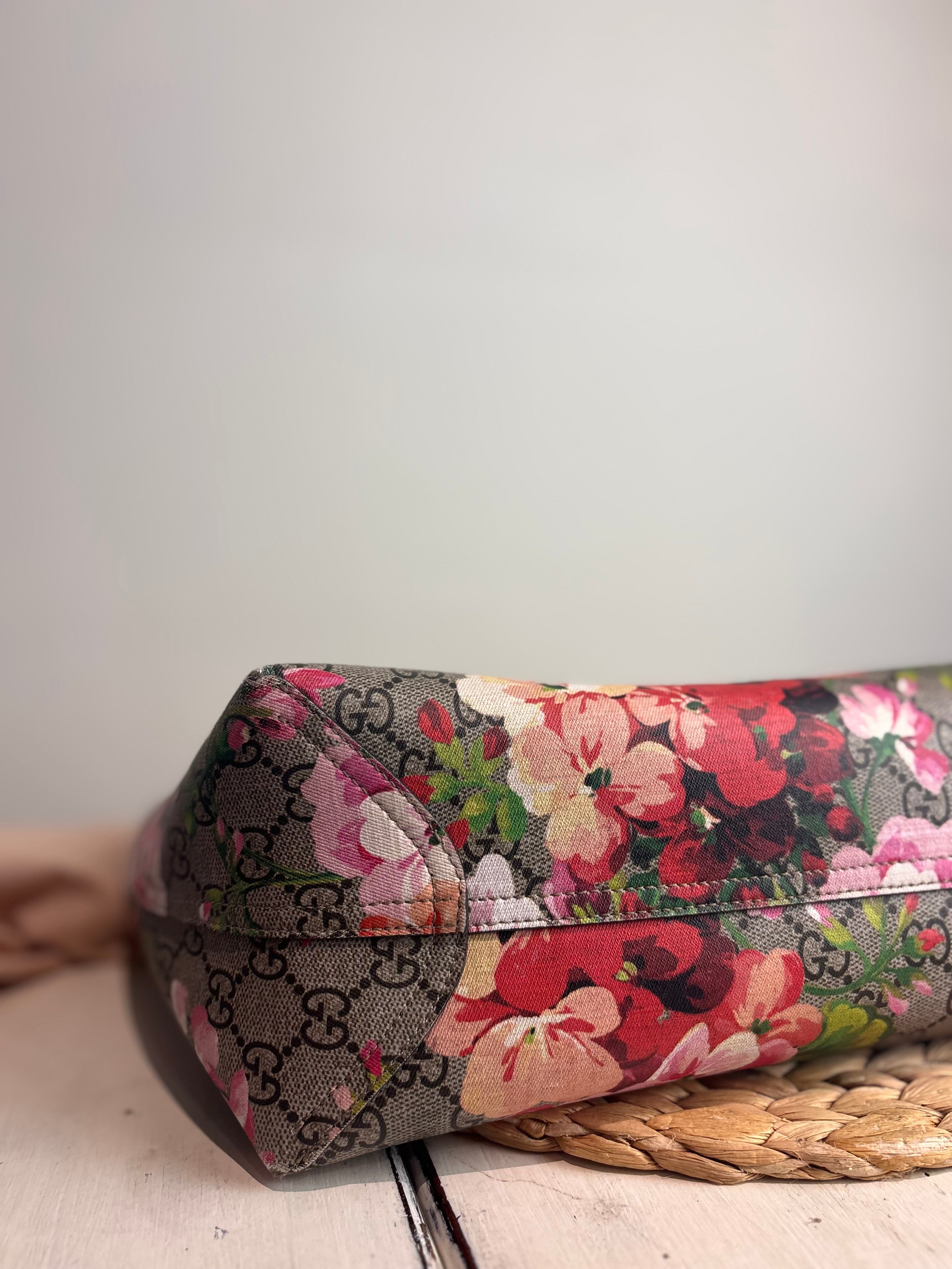 GUCCI GG Supreme Blooms Print Reversible Tote