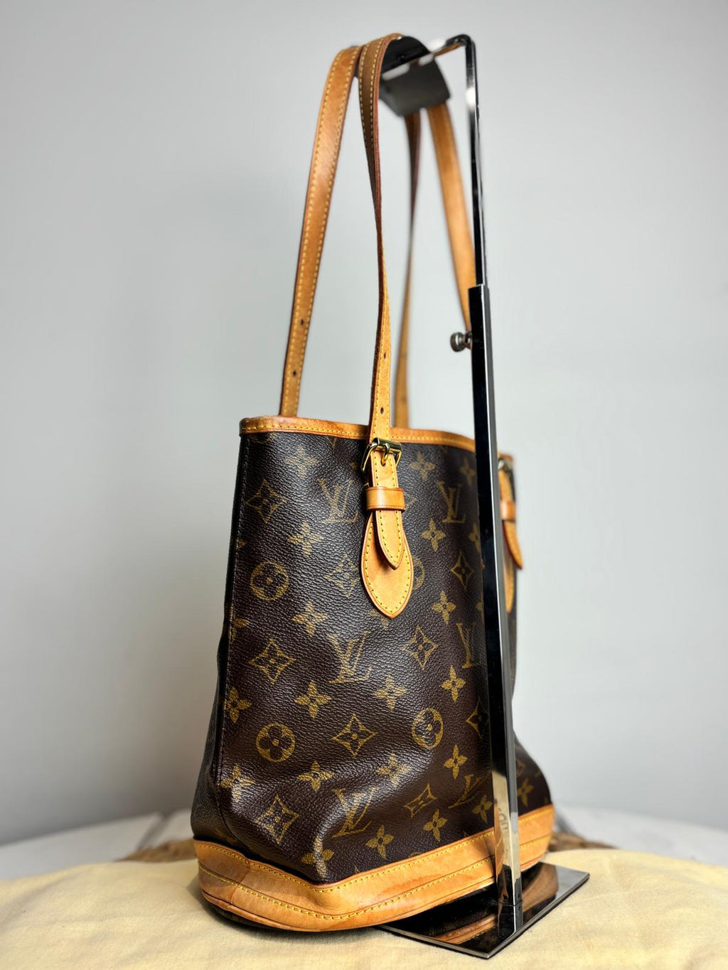 Louis Vuitton Vintage Petit 23 Bucket Bag