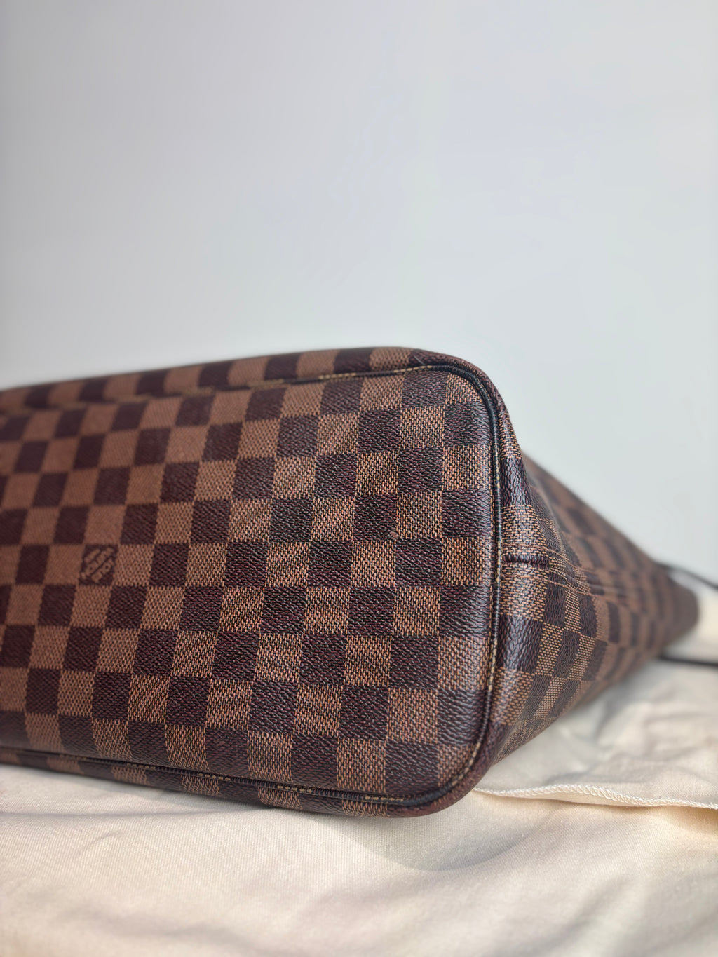 Louis Vuitton Neverfull MM Tote