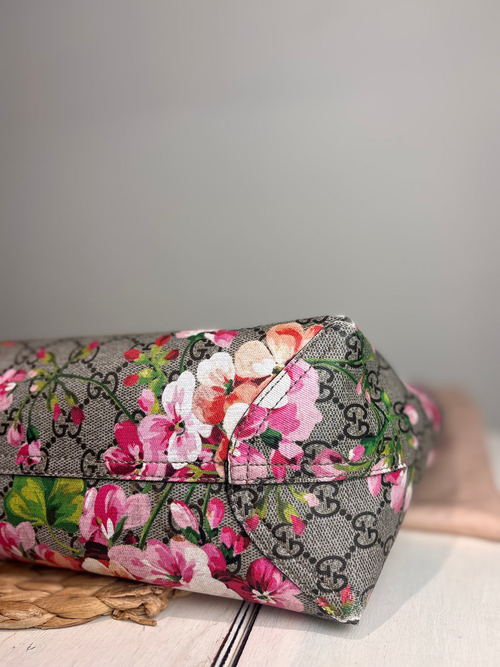 GUCCI GG Supreme Blooms Print Reversible Tote